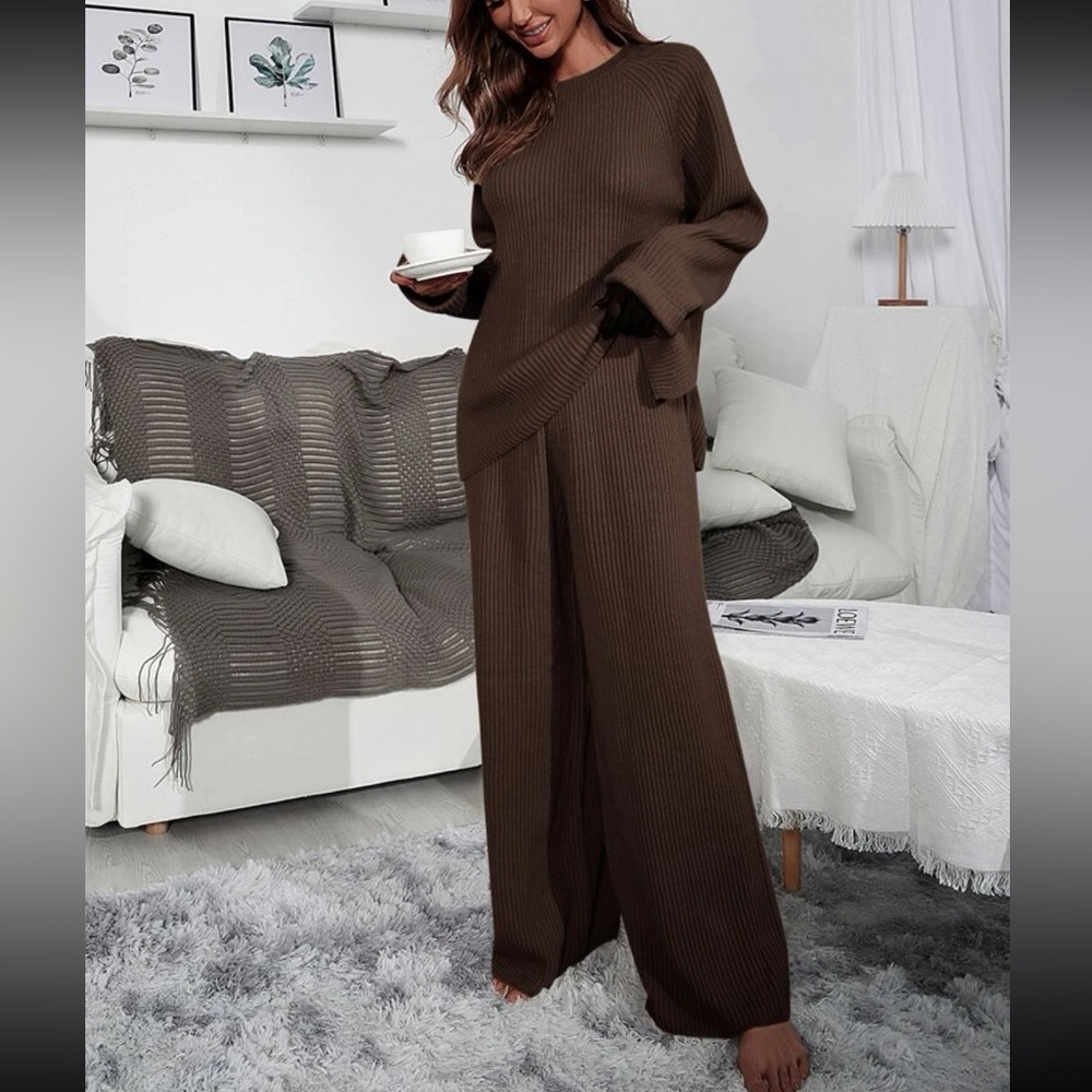 Sweater and knit pants set